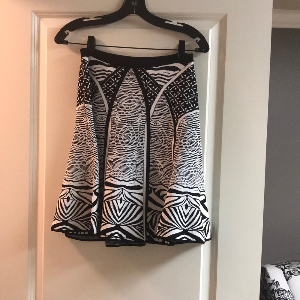 Timeless jacquard skirt.